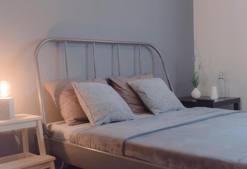 Pension Màhouse Guesthouse