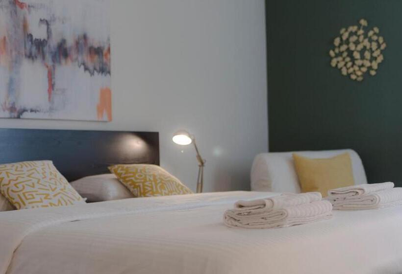 Pension Màhouse Guesthouse