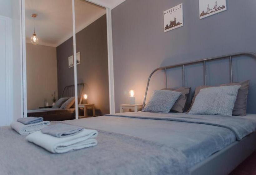 Pension Màhouse Guesthouse