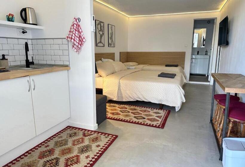 Pension Màhouse Guesthouse