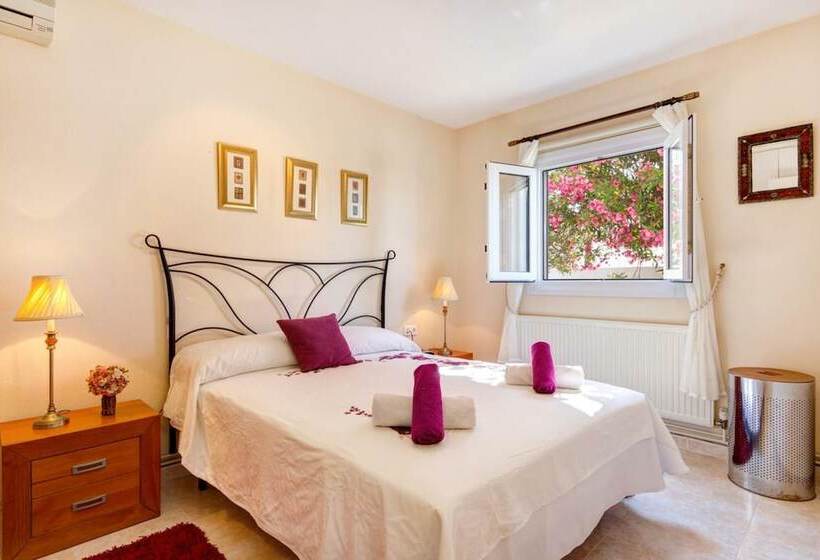 107620  Villa In Cala Porter