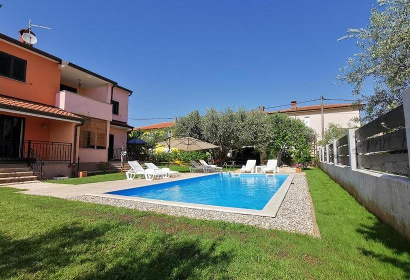 Apartment Maritea   Three Bedroom Apartment With Pool