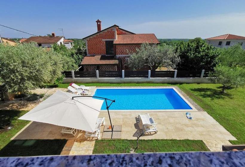 Apartment Maritea   Three Bedroom Apartment With Pool