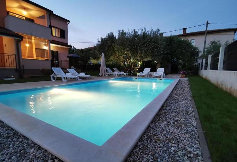 Apartment Maritea   Three Bedroom Apartment With Pool