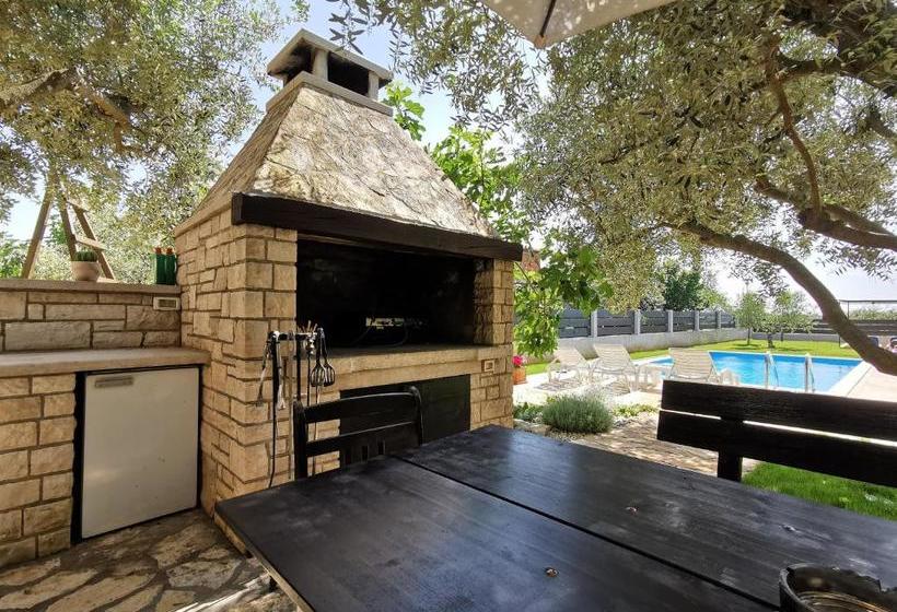 Apartment Maritea   Three Bedroom Apartment With Pool