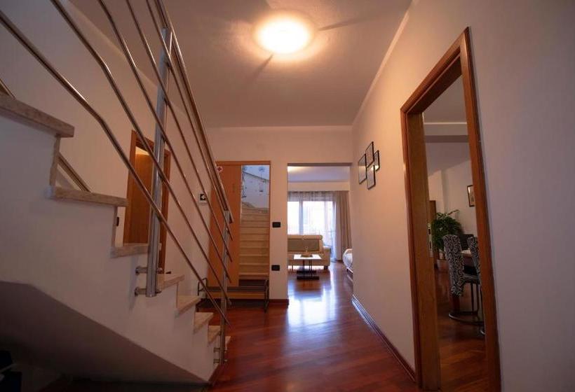 Apartment Maritea   Three Bedroom Apartment With Pool