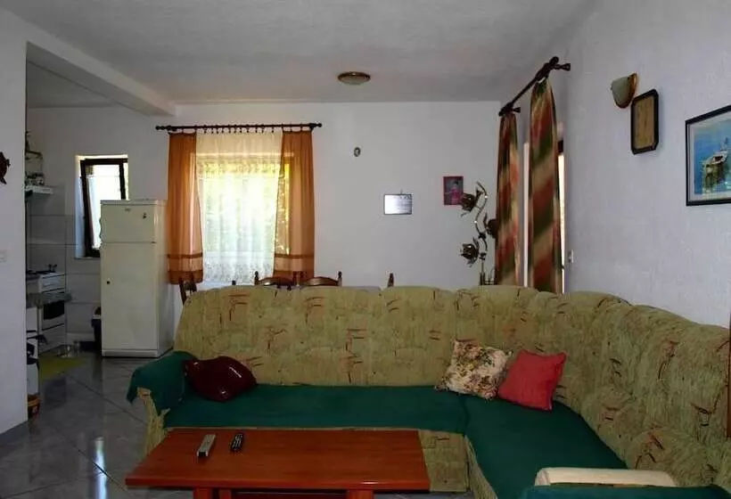 Apartments Janja Postira