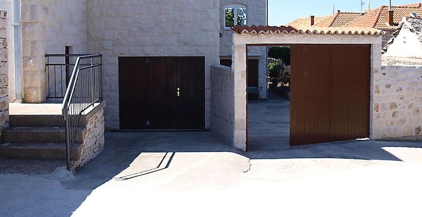 Apartments Janja Postira