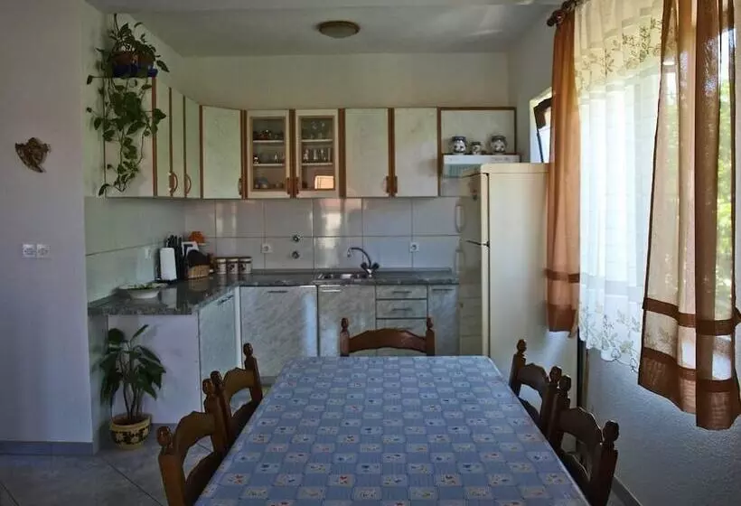 Apartments Janja Postira