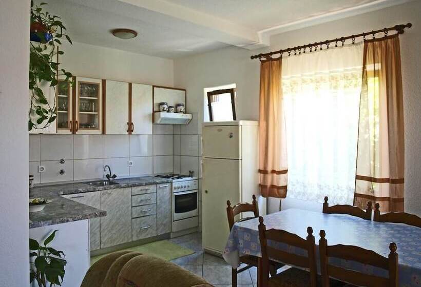 Apartments Janja Postira