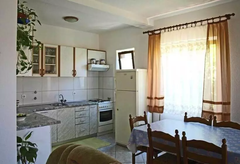 Apartments Janja Postira