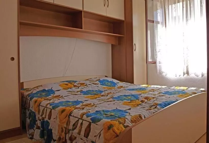 Apartments Janja Postira