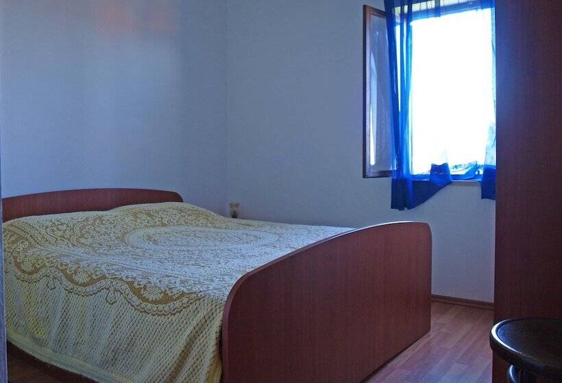 Apartments Janja Postira