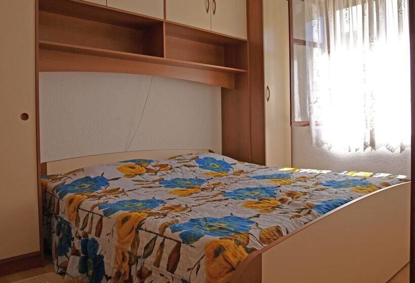 Apartments Janja Postira