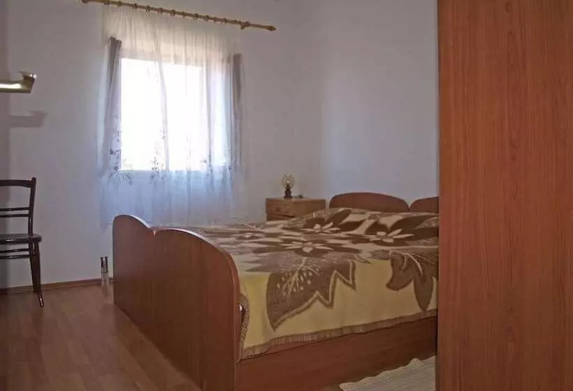 Apartments Janja Postira
