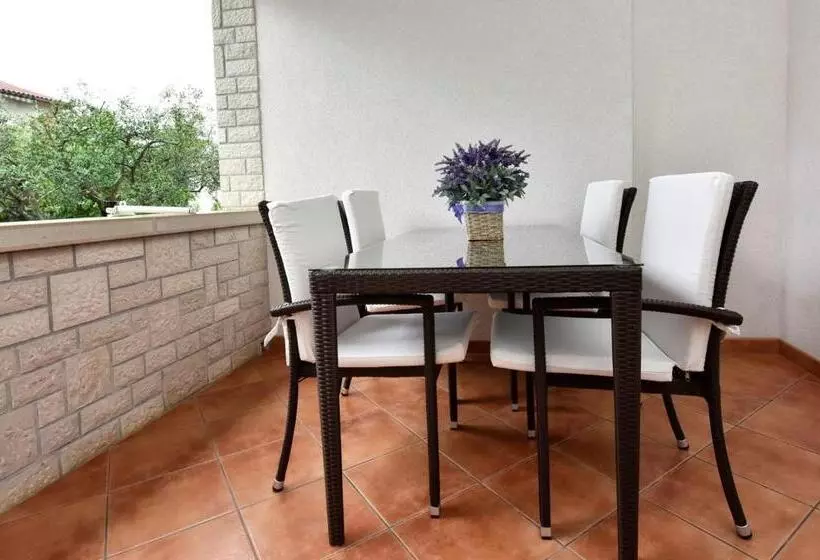 Apartments Lavizatic