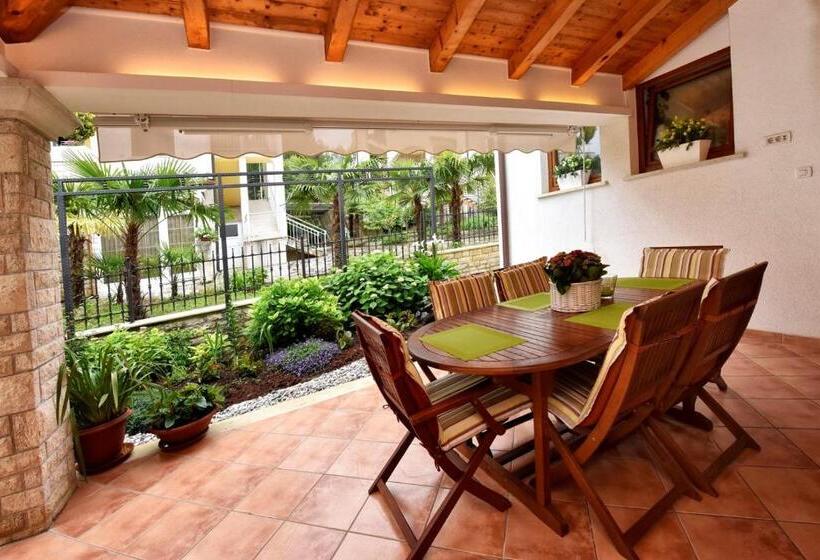 Apartments Lavizatic