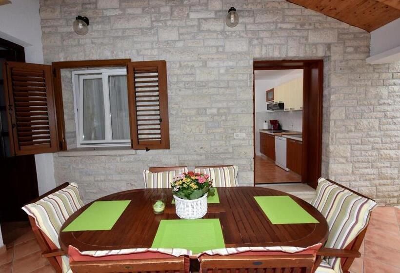 Apartments Lavizatic