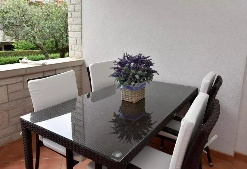 Apartments Lavizatic