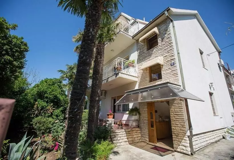 Apartments Lončar
