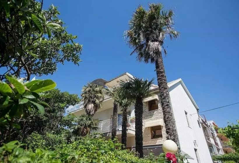 Apartments Lončar