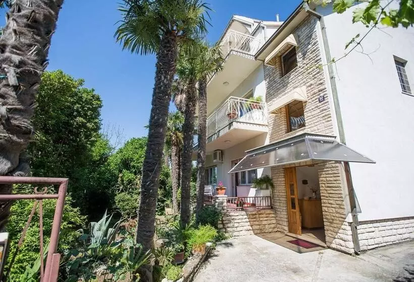 Apartments Lončar