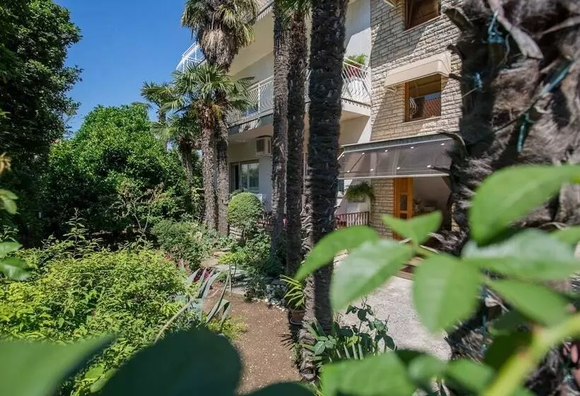 Apartments Lončar