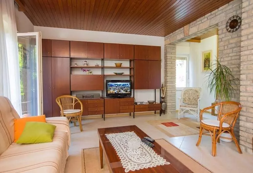 Apartments Lončar