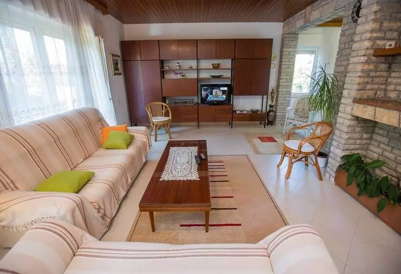 Apartments Lončar