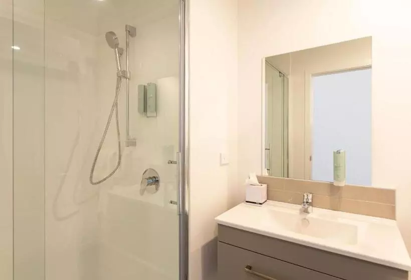 Hotelli Ramada By Wyndham Queenstown Central