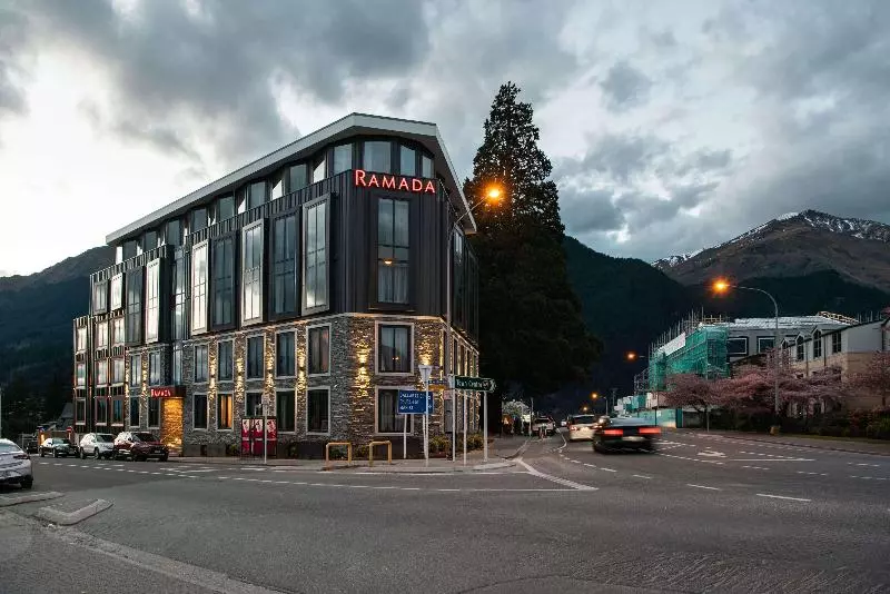 Hotelli Ramada By Wyndham Queenstown Central