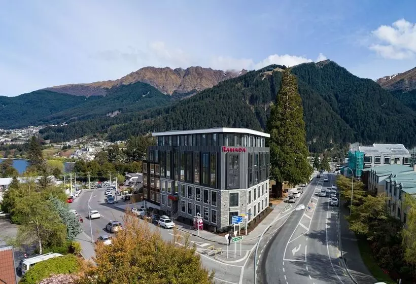 Hotelli Ramada By Wyndham Queenstown Central