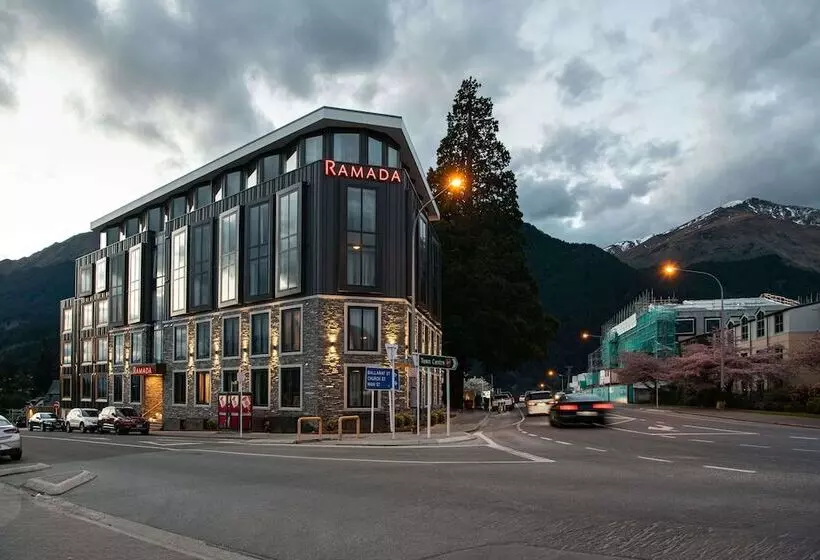 Hotelli Ramada By Wyndham Queenstown Central