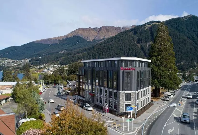 Hotelli Ramada By Wyndham Queenstown Central