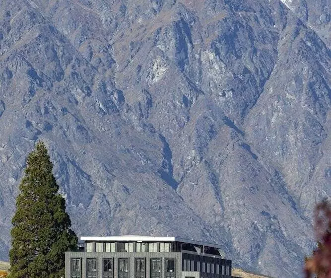 Hotelli Ramada By Wyndham Queenstown Central