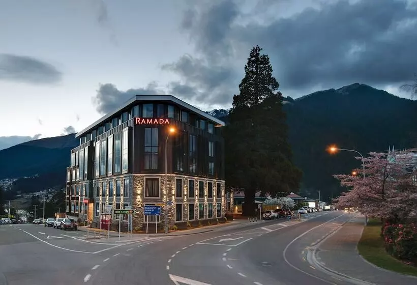 Hotelli Ramada By Wyndham Queenstown Central