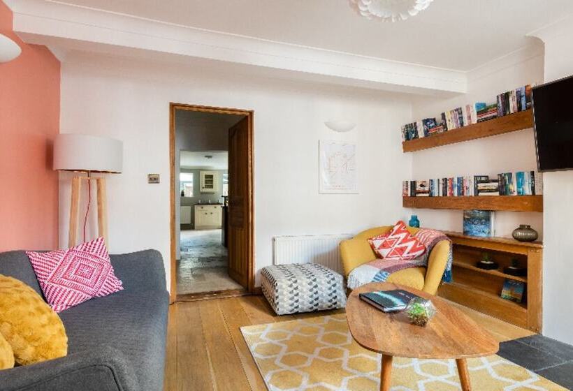 The Madras Cottage  Bright 3bdr Home With Garden