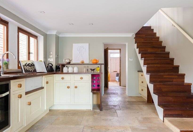 The Madras Cottage  Bright 3bdr Home With Garden