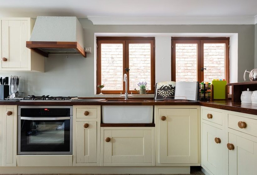 The Madras Cottage  Bright 3bdr Home With Garden