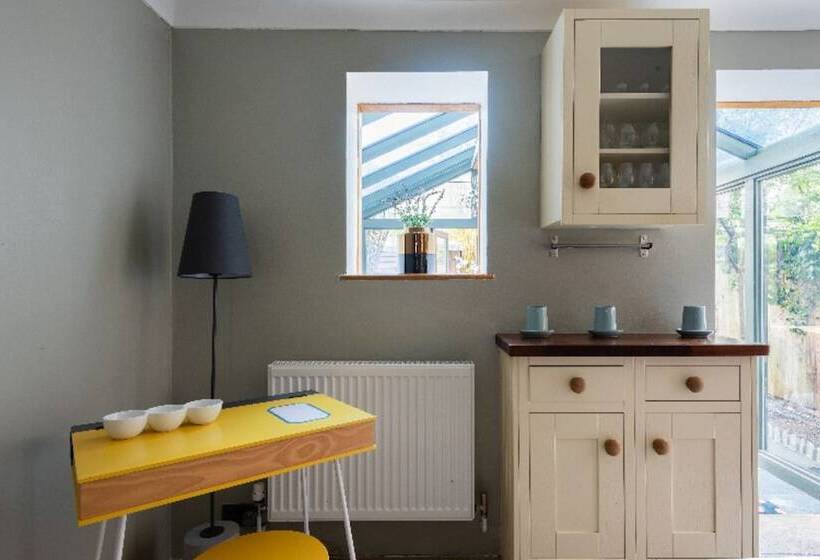 The Madras Cottage  Bright 3bdr Home With Garden