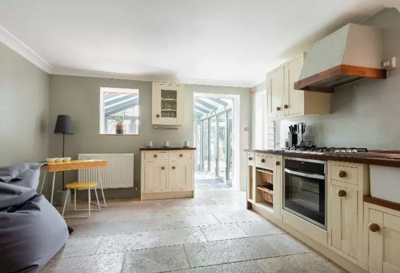 The Madras Cottage  Bright 3bdr Home With Garden