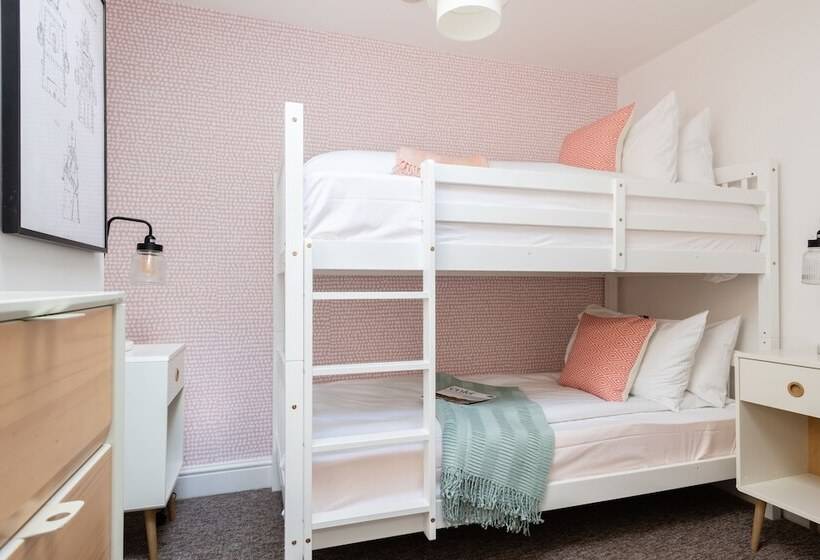 The Madras Cottage  Bright 3bdr Home With Garden