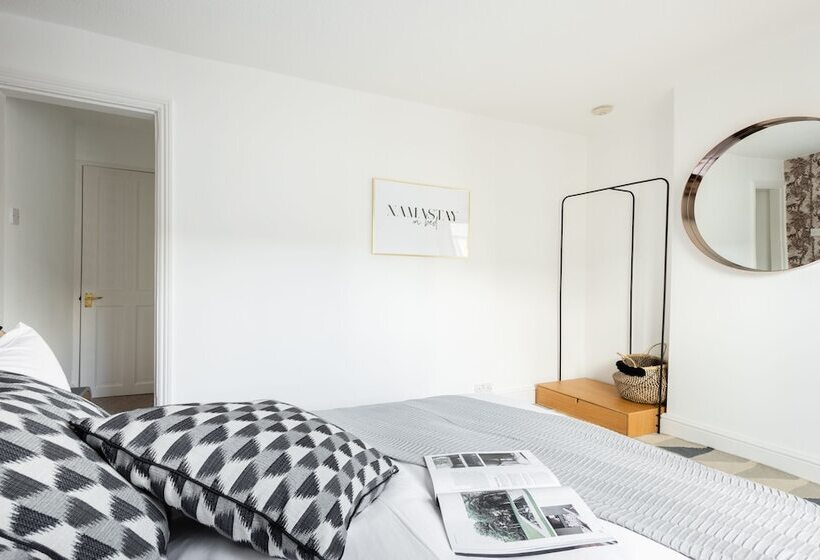 The Madras Cottage  Bright 3bdr Home With Garden