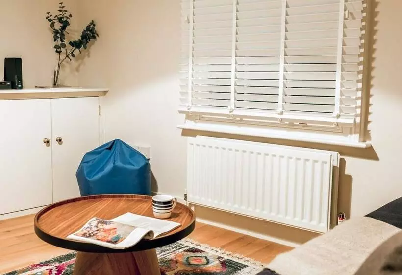 The Modern Classic   Contemporary & Elegant 3bdr Home