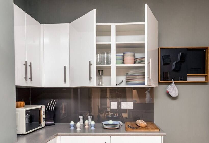 The Modern Classic Contemporary & Elegant 3bdr Home