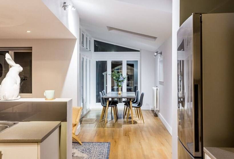 The Modern Classic Contemporary & Elegant 3bdr Home