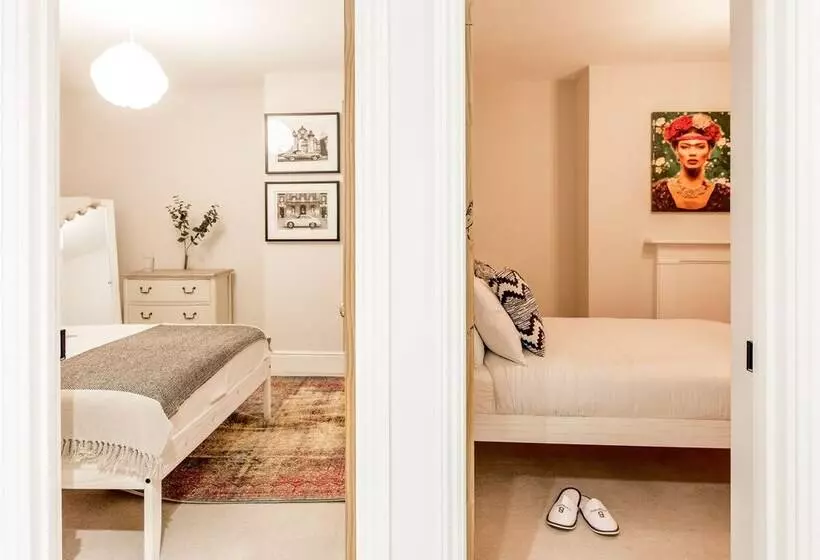 The Modern Classic   Contemporary & Elegant 3bdr Home