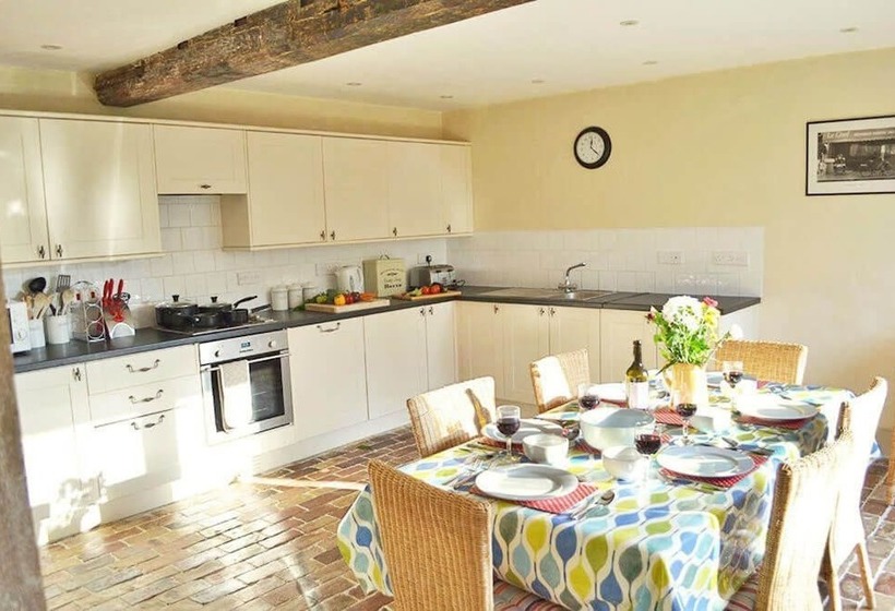 Banningham Coach House