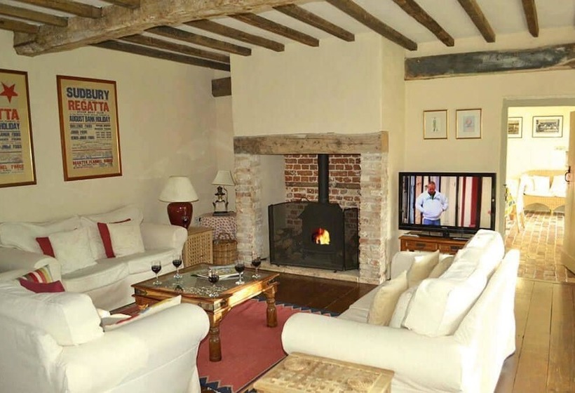 Banningham Coach House