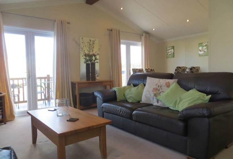 Jolie  Lovely Lodge For Couples Or Family